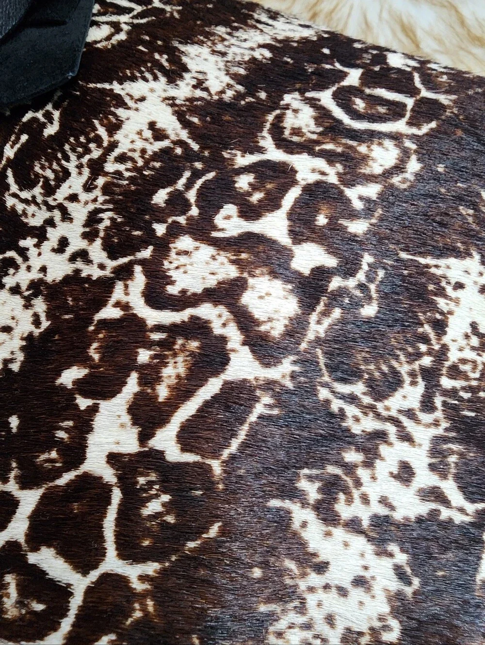 Black and White Snake-Print Shoulder Bag with Bow